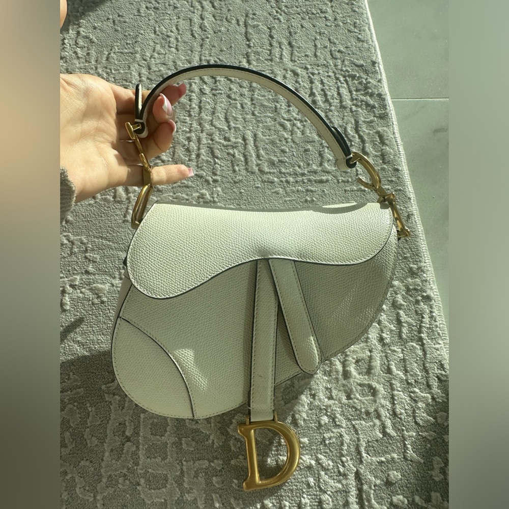 Mini Saddle Bag with Strap DIOR

Latte Grained Calfskin